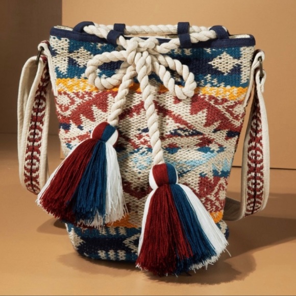 Ruggine Handbags - 🥳HP🥳 Ruggine Handwoven Navajo Pattern Bucket Shoulder bag